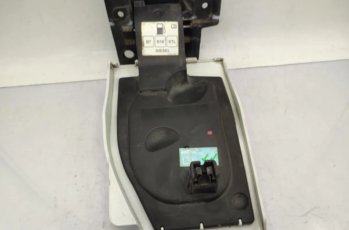 Volet de trappe carburant RENAULT TRAFIC 3 COURT PHASE 2 occasion