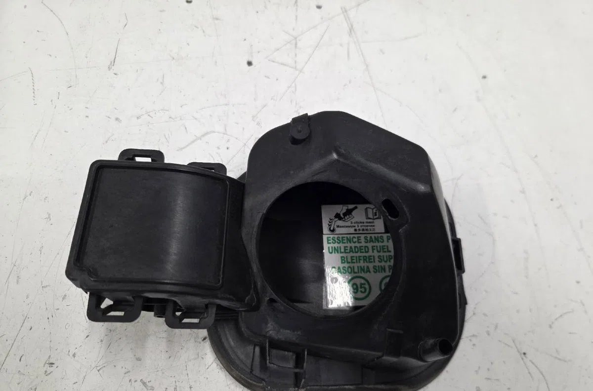Volet de trappe carburant RENAULT TWINGO 3 PHASE 1 occasion