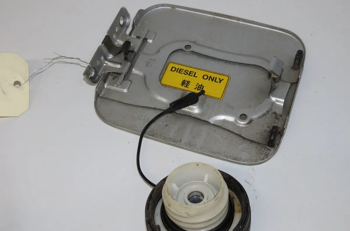 Volet de trappe carburant Suzuki JIMNY Véhicule tout terrain fermé (SN) 1.5 ddis 4wd (sn415d) (2003) occasion