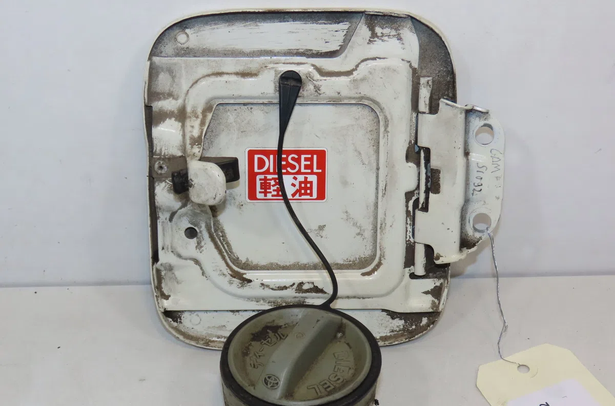 Volet de trappe carburant Toyota HIACE IV Camionnette (__H1_, __H2_) 2.5 d-4d (klh12, klh22) (2001-2006) occasion