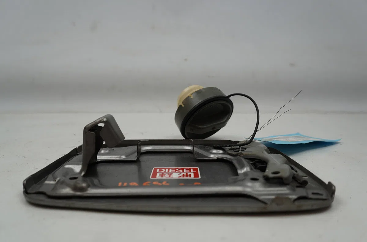 Volet de trappe carburant Toyota PREVIA II (_R3_) 2.0 d-4d (clr30_) (2001-2006) occasion