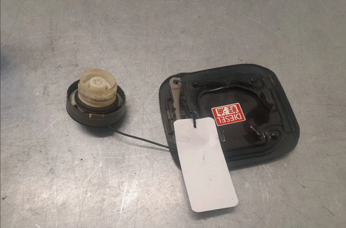Volet de trappe carburant Toyota RAV 4 II (_A2_) 2.0 d 4wd (cla20_, cla21_) (2001-2005) occasion