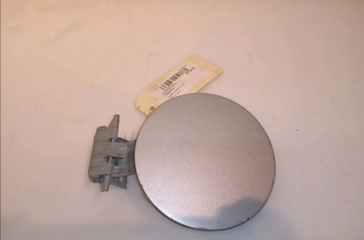 Volet de trappe carburant Toyota YARIS (_P1_) 1.3 (scp12_, scp13_) (2002-2005) occasion