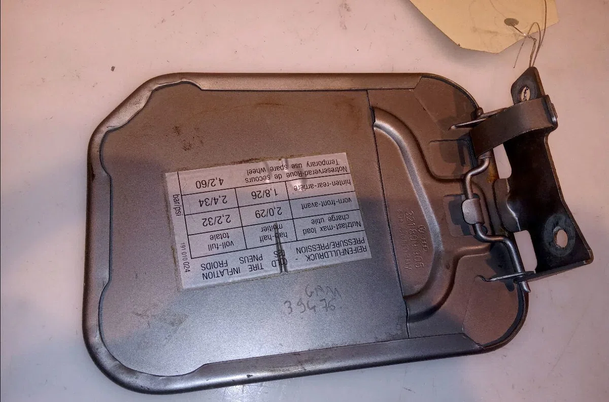 Volet de trappe carburant Volkswagen GOLF II (19E, 1G1) 1.6 d (1983-1991) occasion