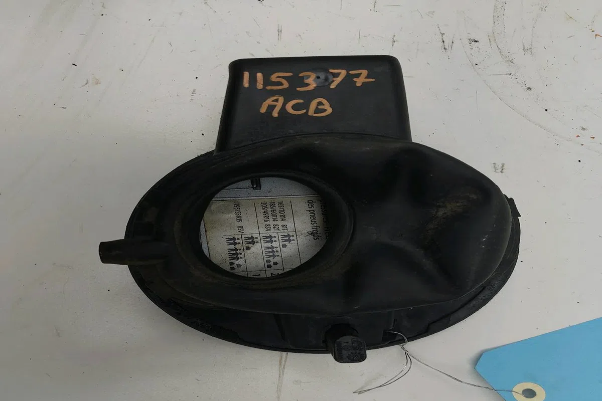 Volet de trappe carburant Volkswagen POLO (9N_, 9A_) 1.2 12v (2001-2007) 5 portes occasion