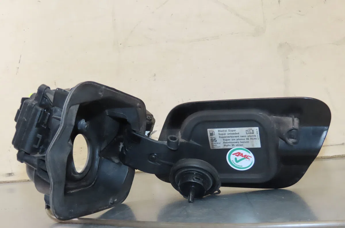 Volet de trappe carburant Volkswagen TOURAN (5T1) 1.4 tsi (2015) occasion